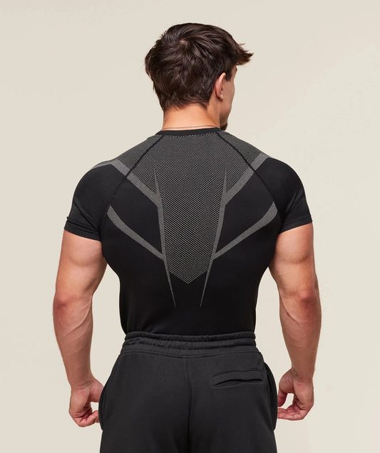 "Detalle de tejido elástico y transpirable de camiseta fitness para hombre POWER FIT CHILE"