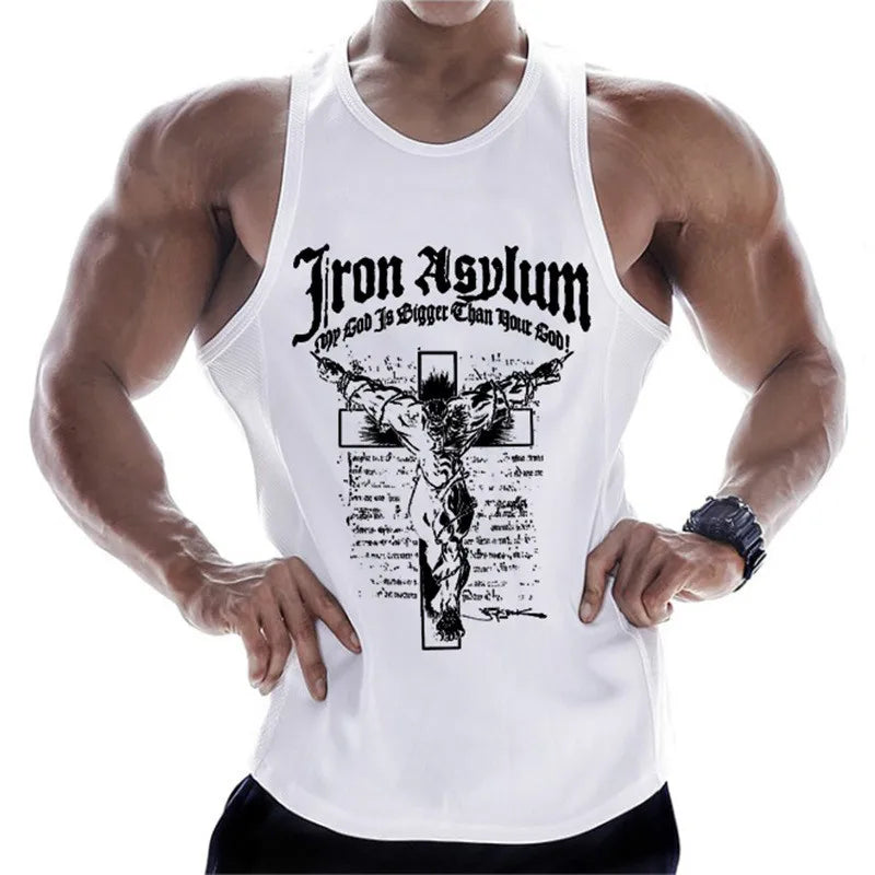 "Camiseta deportiva hombre - Modelo usando tank top workout"